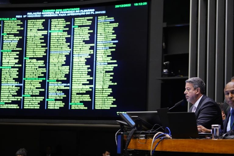 Arthur Lira preside a sessão do Plenário - (Foto: Pablo Valadares/Câmara dos Deputados)