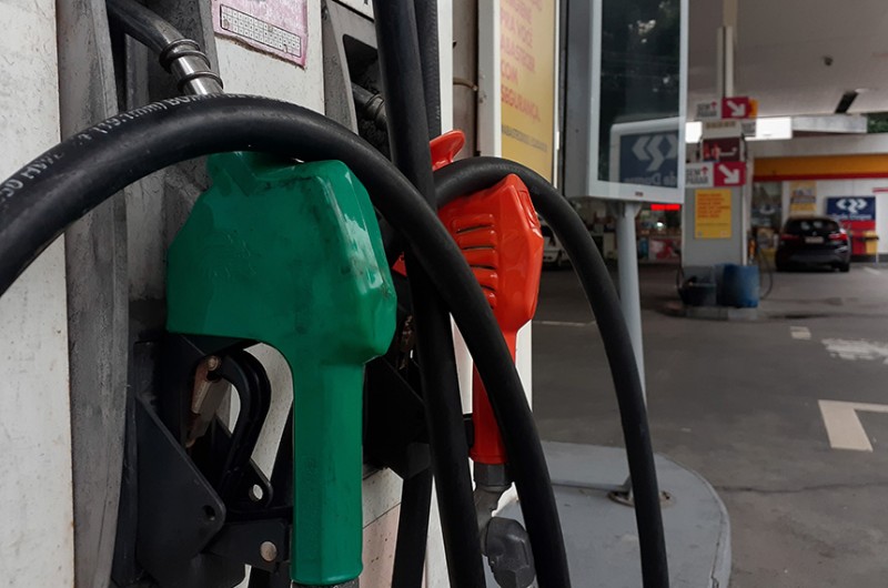 De acordo com o texto, produtores ou importadores poderão vender etanol diretamente aos postos, sem a intermediação de distribuidoras, antes obrigatória - Fernando Frazão/Agência Brasil