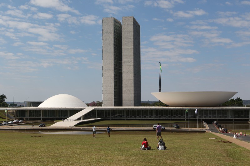 Parlamentares eleites reúnem-se pela primeira vez em Brasília
