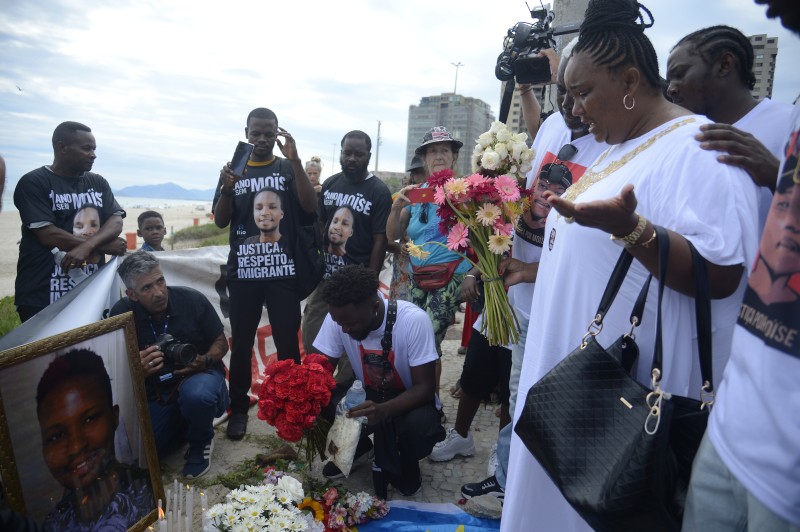 Ato reúne parentes e marca um ano da morte do congolês Moïse Kabagambe