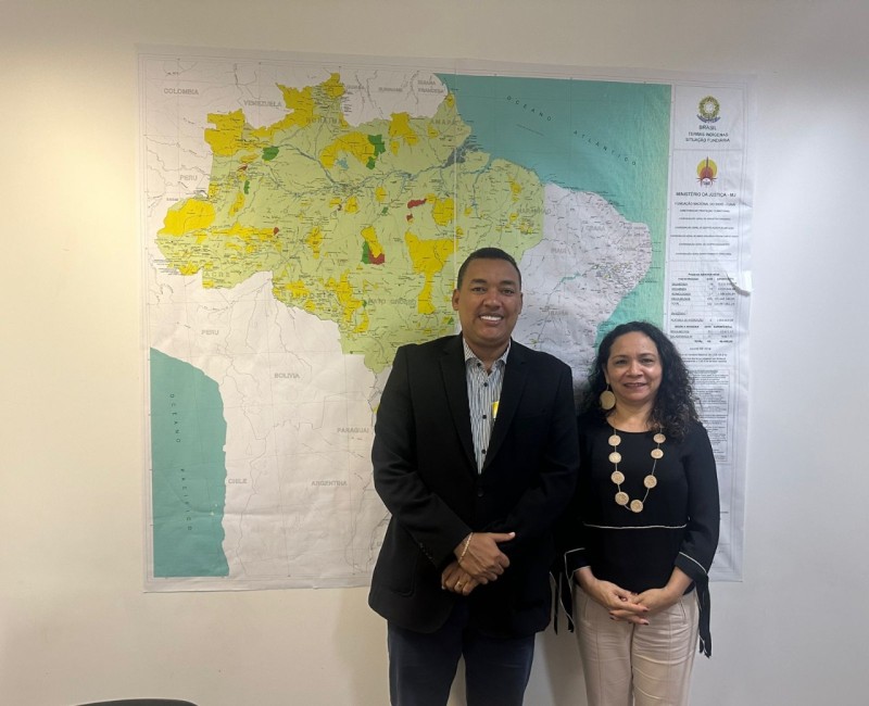 Diretor-presidente em exercício da FEI, Vanderlei Alvino e a diretora da Funai Lucia Alberta, em Brasília