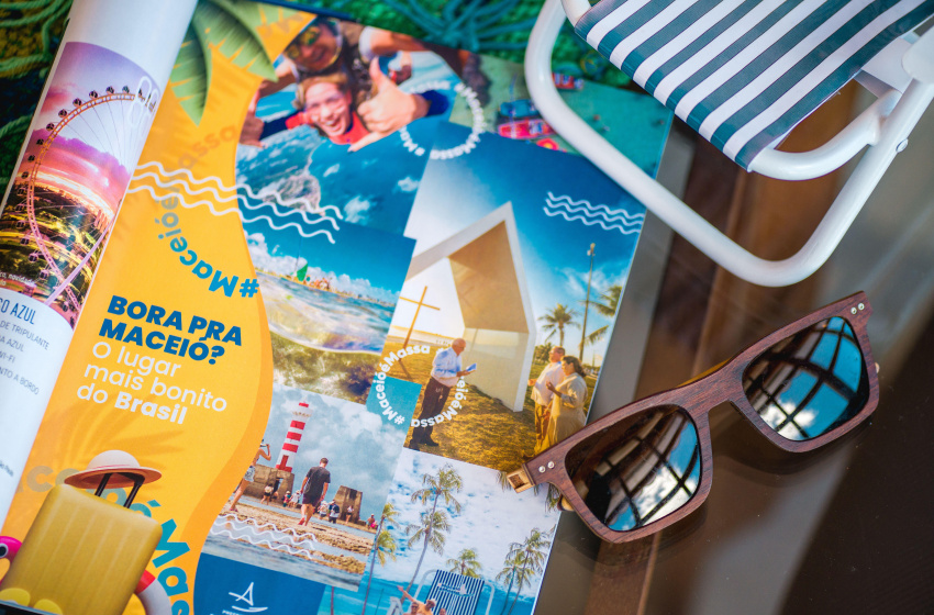 Com tiragem de 60 mil exemplares, revista conta com reportagens sobre os principais destinos do Brasil. Foto: Gabriel Moreira / Secom Maceió