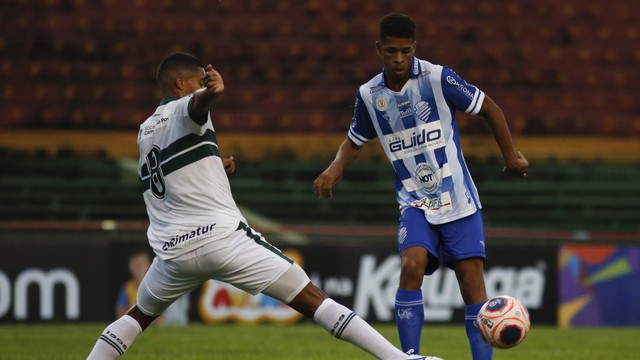 CSA goleia o Coritiba no Rei Pelé