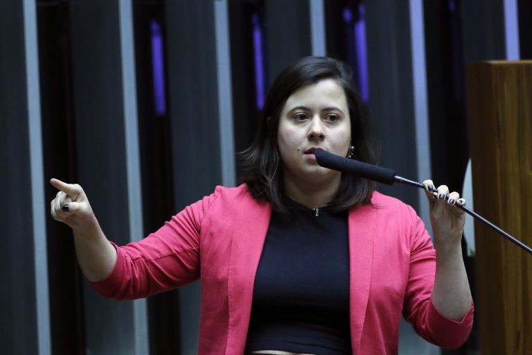 Sâmia Bomfim: é preciso avançar na inclusão das mulheres no futebol - (Foto: Bruno Spada/Câmara dos Deputados)