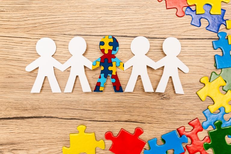 O quebra-cabeças colorido é o símbolo do autismo - (Foto: Depositphotos)