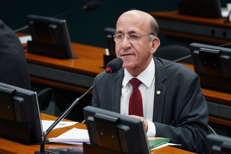Rubens Otoni: empresas com o selo terão preferência em licitações - (Foto: Pablo Valadares/Câmara dos Deputados)