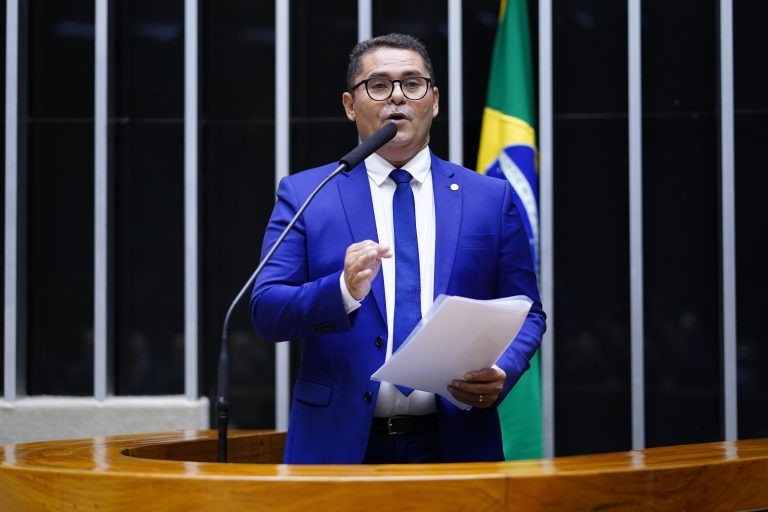 O autor da proposta, deputado Albuquerque - (Foto: Pablo Valadares/Câmara dos Deputados)