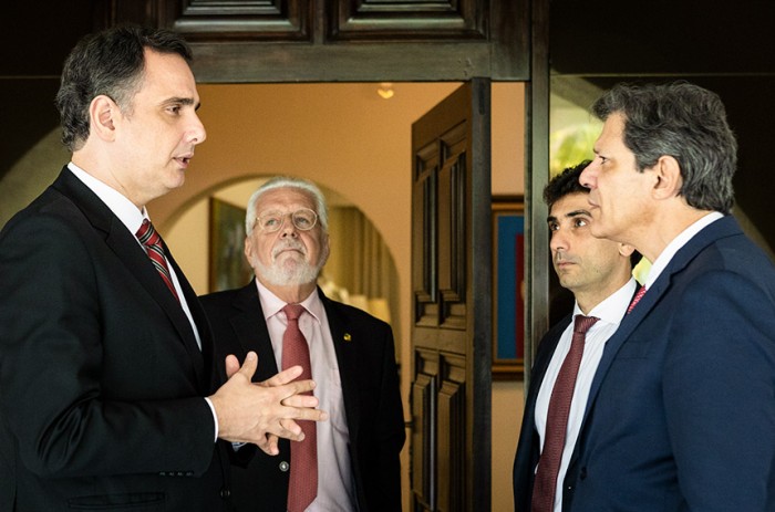 O presidente do Senado, Rodrigo Pacheco, e o ministro da Fazenda, Fernando Haddad, durante o encontro desta segunda-feira - Pedro Gontijo/Senado Federal
