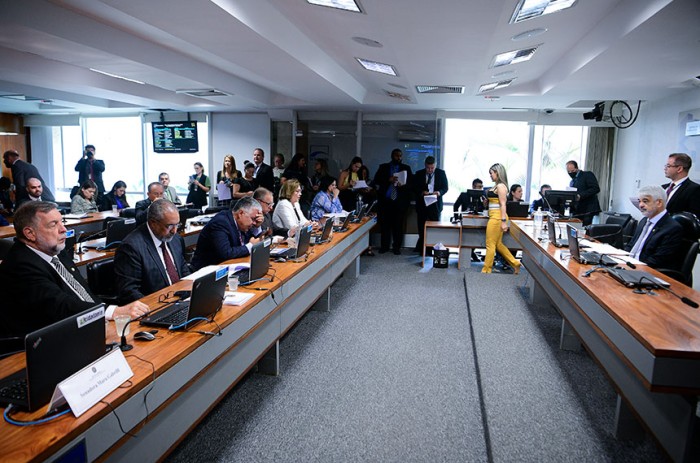 O projeto acolhido na CAS atende antiga reivindicação de pais que precisam dar cuidado especial aos filhos durante o recesso escolar - Pedro França/Agência Senado