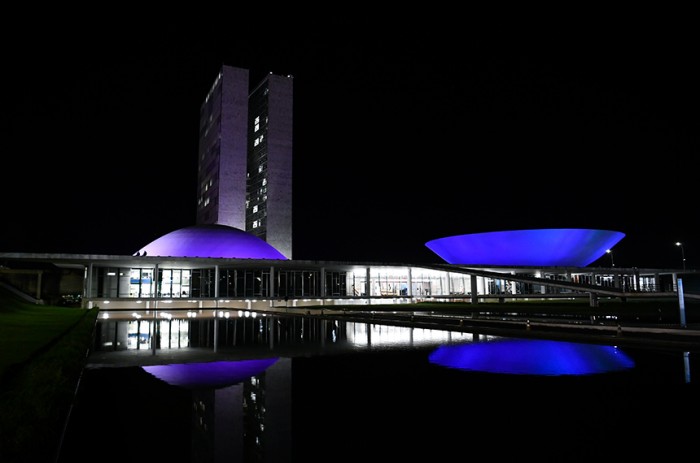 Congresso iluminado no ano passado em apoio às campanhas contra o câncer - Marcos Oliveira/Agência Senado