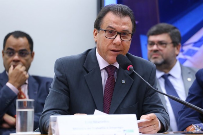 Luiz Marinho: ideia é que política do salário mínimo seja revista a cada PPA - (Foto: Vinicius Loures/Câmara dos Deputados)