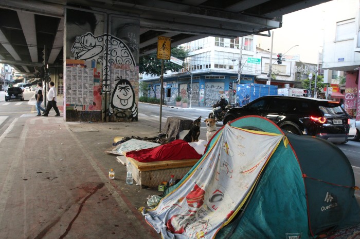 Governo de SP quer mandar moradores de rua para trabalho no campo