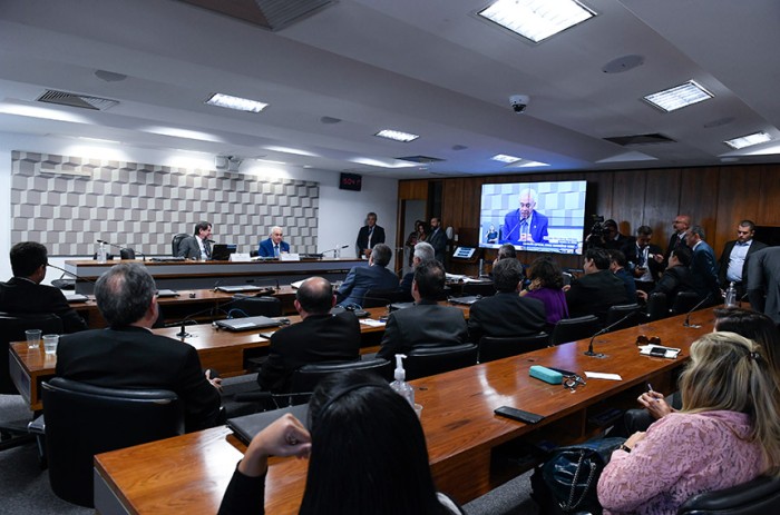 Reunião da comissão especial em 12 de abril, quando o plano foi apresentado - Roque de Sá/Agência Senado