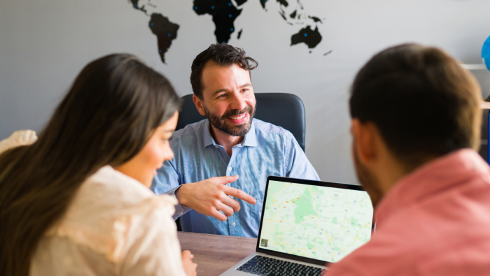 Conheça os centros de atendimento ao turista do MTur. Crédito: Freepik