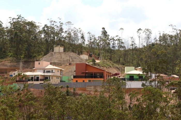 Tragédia em Mariana: 4 famílias recebem chaves de casas reconstruídas