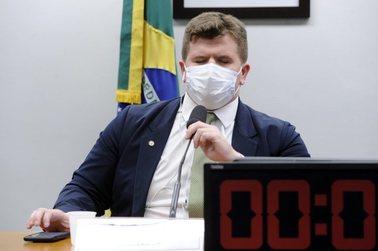 Para Rigoni, a criminalização vai coibir a venda de produtos falsificados - (Foto: Cleia Viana/Câmara dos Deputados)