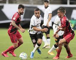 Corinthians supera o Athletico-PR e chega a segunda vitória seguida no Brasileirão