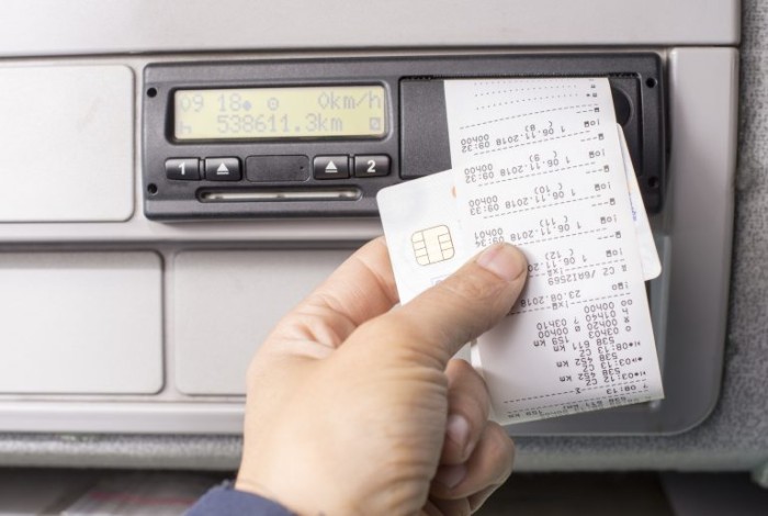 Tacógrafos registram velocidade, tempo e distância percorridos por um veículo - (Foto: Depositphotos)