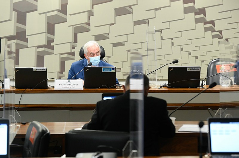 O senador Otto Alencar (PSD-BA) preside a reunião semipresencial da Comissão de Assuntos Econômicos; o PL 3.951/2019, do senador Flávio Arns (Podemos-PR), segue para a análise da CCJ - Jefferson Rudy/Agência Senado