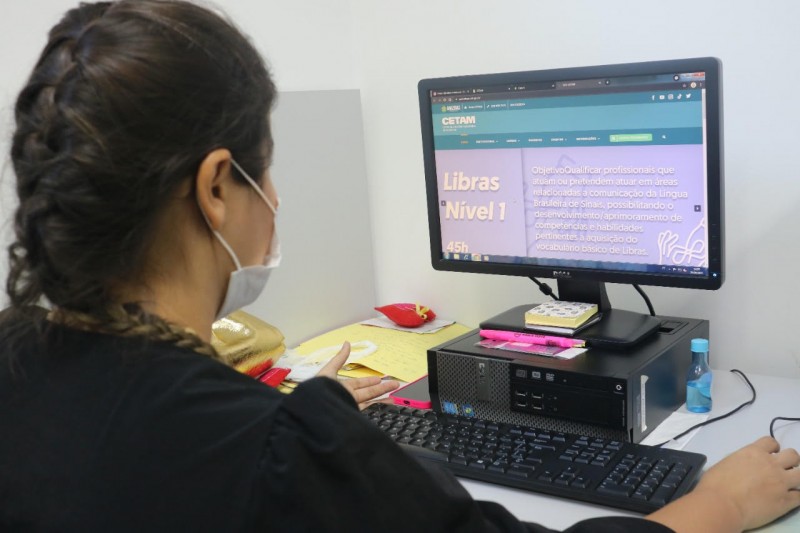 Qualificação profissional de Educação a Distância