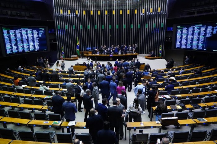 Deputados na sessão do Plenário desta terça-feira - (Foto: Pablo Valadares/Câmara dos Deputados)