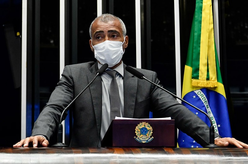 Romário foi o relator da matéria, que promove alterações na Lei Pelé