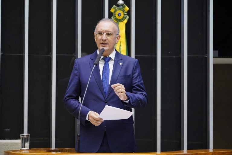 Fábio Henrique recomendou a aprovação da proposta sem modificações - (Foto: Pablo Valadares/Câmara dos Deputados)