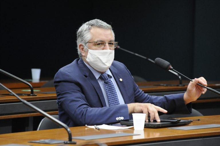 Padilha excluiu do texto a aprovação automática de projetos não examinados - (Foto: Gustavo Sales/Câmara dos Deputados)