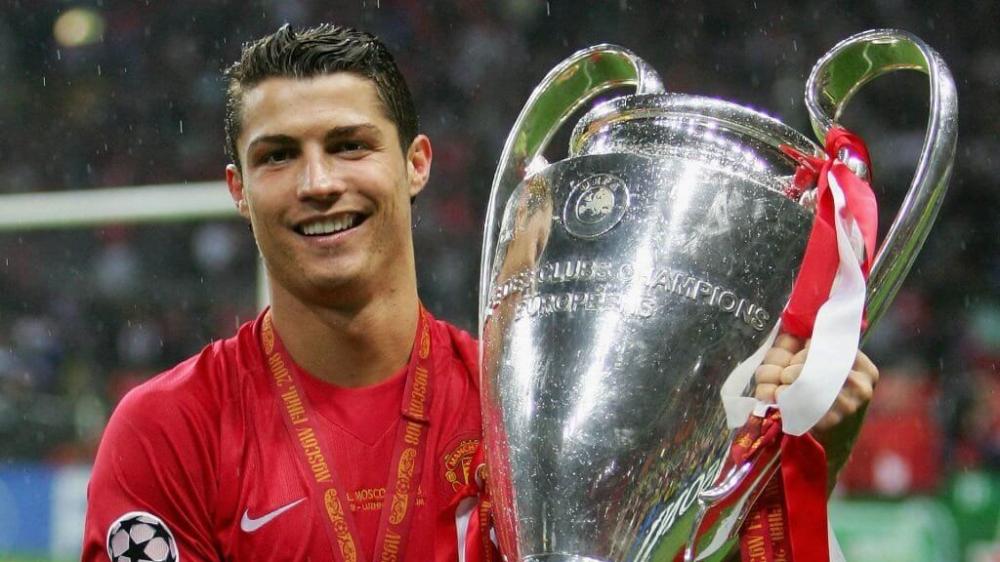 Cristiano Ronaldo volta para o Manchester United depois de 12 anos
