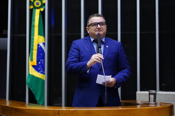 Reginaldo Veras recomendou a aprovação do projeto com pequenos ajustes - (Foto: Pablo Valadares/Câmara dos Deputados)