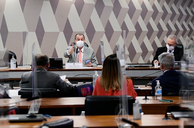 Omar (C): "Queremos saber do doutor em que exame ele se baseou para dar 20 dias de folga para o cara" - Pedro França/Agência Senado