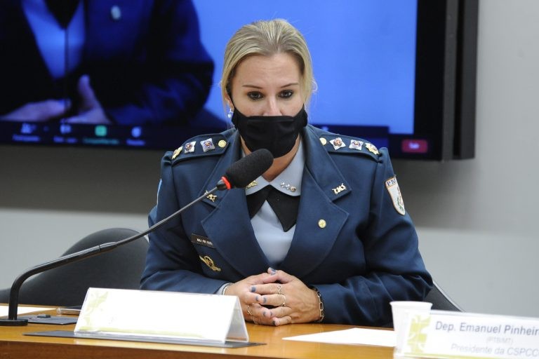 Major Fabiana recomendou a aprovação da proposta, com alterações - (Foto: Gustavo Sales/Câmara dos Deputados)