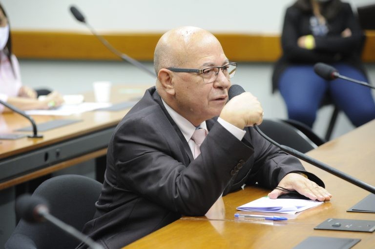 Deputado Professor Alcides: proposta perdeu o objeto - (Foto: Gustavo Sales/Câmara dos Deputados)