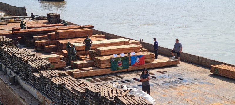 Balsa transportava aproximadamente 100 metros cúbicos de madeira serrada - FOTO: Divulgação/SSP-AM