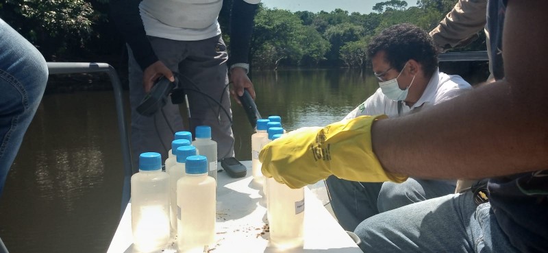 Em trabalho conjunto, a equipe esteve na região da bacia do Tarumã-Açu - FOTO: Jeovana Torres/IPAAM