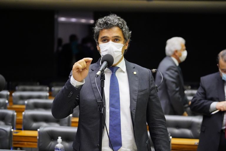 Diego Garcia: escolas públicas têm necessidades mais urgentes - (Foto: Pablo Valadares/Câmara dos Deputados)