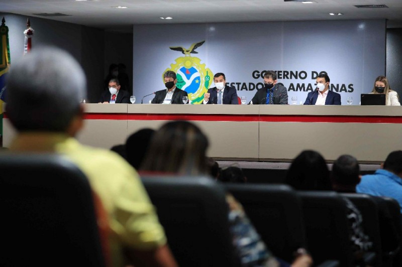 Nesta terça-feira (21/09), tabeliães e de notariais dos 62 municípios estiveram reunidos para alinhar ações para a entrega de títulos definitivos