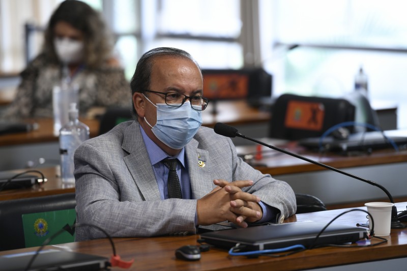 O relator, senador Jorginho Mello, reforça o entendimento, em seu relatório, de que que a legislação brasileira é omissa em relação à proibição de apostas de brasileiros em sítios eletrônicos no exterior - Edilson Rodrigues/Agência Senado