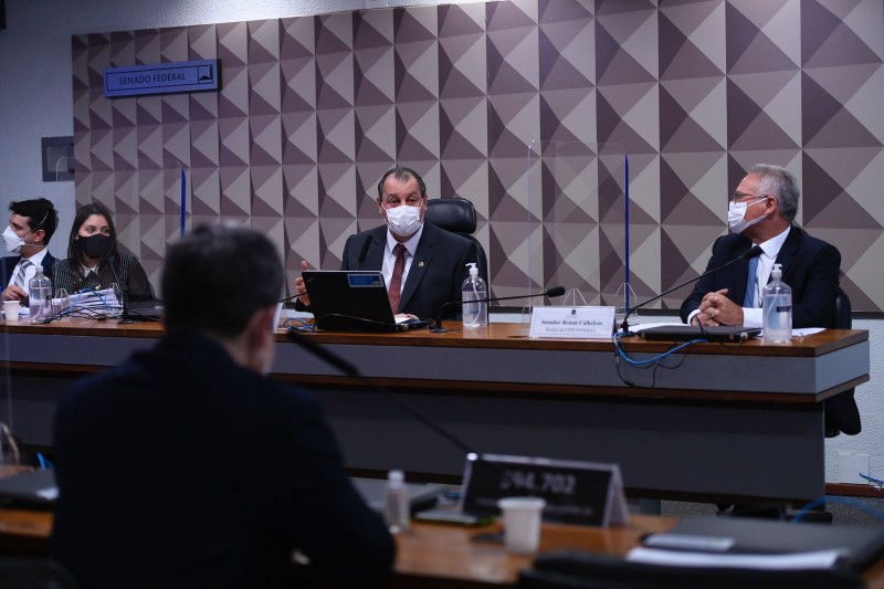 A advogada Bruna Morato, o presidente da CPI, Omar Aziz, e o relator, Renan Calheiros - Agência Senado