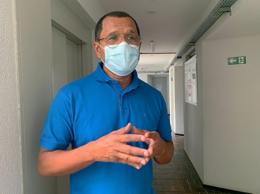 O infectologista Renee Oliveira alerta para a necessidade de todos tomarem a segunda dose das vacinas contra a Covid-19. Foto: Ascom SMS