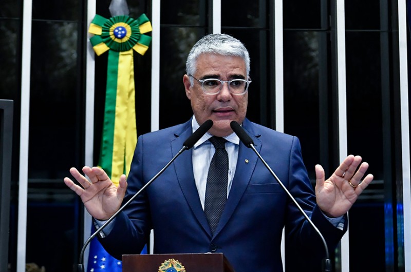 O senador Eduardo Girão (Podemos-CE) disse que a maior das crises que a sociedade enfrenta é de “natureza moral”: a corrupção entranhada na cultura nacional - Waldemir Barreto/Agência Senado