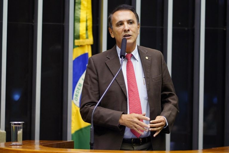 Para Gaguim, medida contribuirá para redução da pobreza - (Foto: Pablo Valadares/Câmara dos Deputados)
