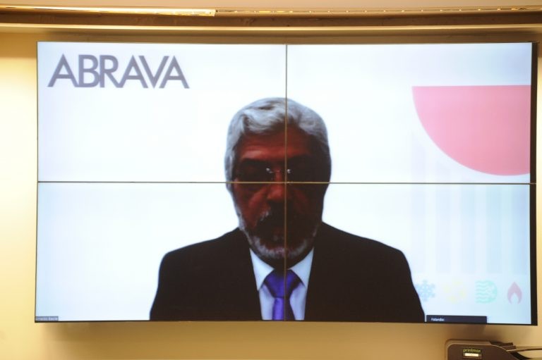 Agostinho diz que a matéria é consensual na Câmara - (Foto: Gustavo Sales/Câmara dos Deputados)