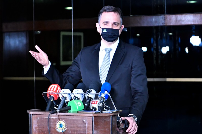O presidente do Senado, Rodrigo Pacheco (DEM-MG) disse que a Petrobras tem uma função social e precisa ter elementos para colaborar com um preço mais acessível dos combustíveis - Waldemir Barreto/Agência Senado