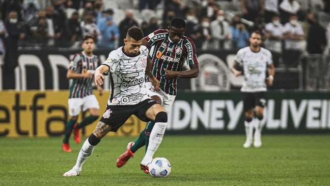 Corinthians vence Fluminense na Neo química Arena