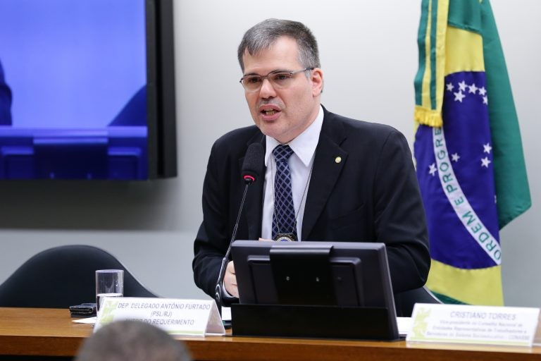 Delegado Antônio Furtado apresentou um texto substitutivo - (Foto: Michel Jesus/ Câmara dos Deputados)