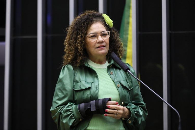 Perpétua Almeida: 