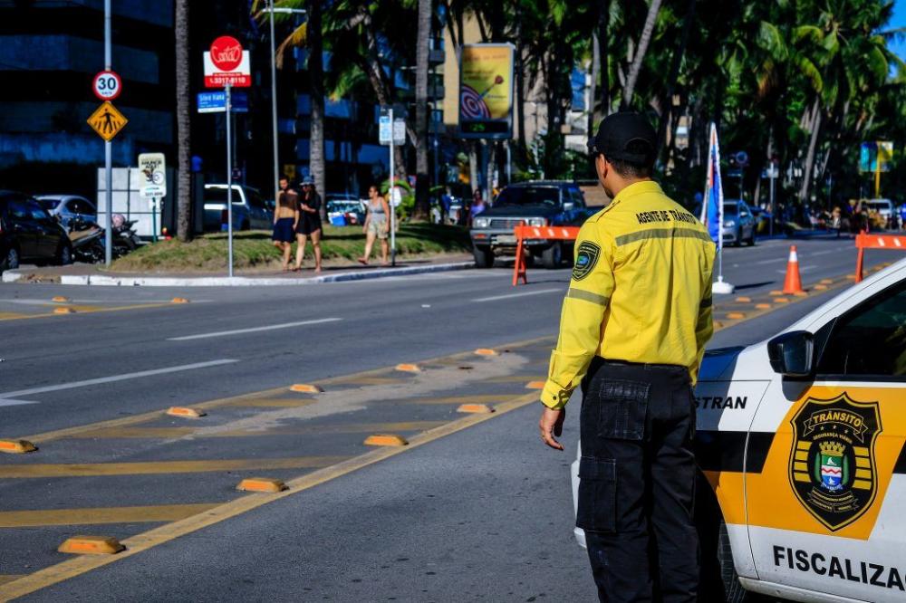 Durante a interdição, agentes monitoram o trânsito da região. Foto: Arquivo Secom Maceió
