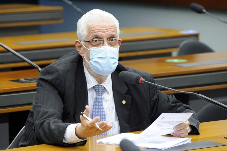 Jorge Solla: proposta preserva os direitos do segurado permanentemente incapacitado - (Foto: Gustavo Sales/Câmara dos Deputados)