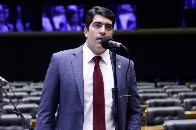 Alencar Filho mudou o texto para estender a portabilidade para pessoas jurídicas de modo geral - (Foto: Cleia Viana/Câmara dos Deputados)
